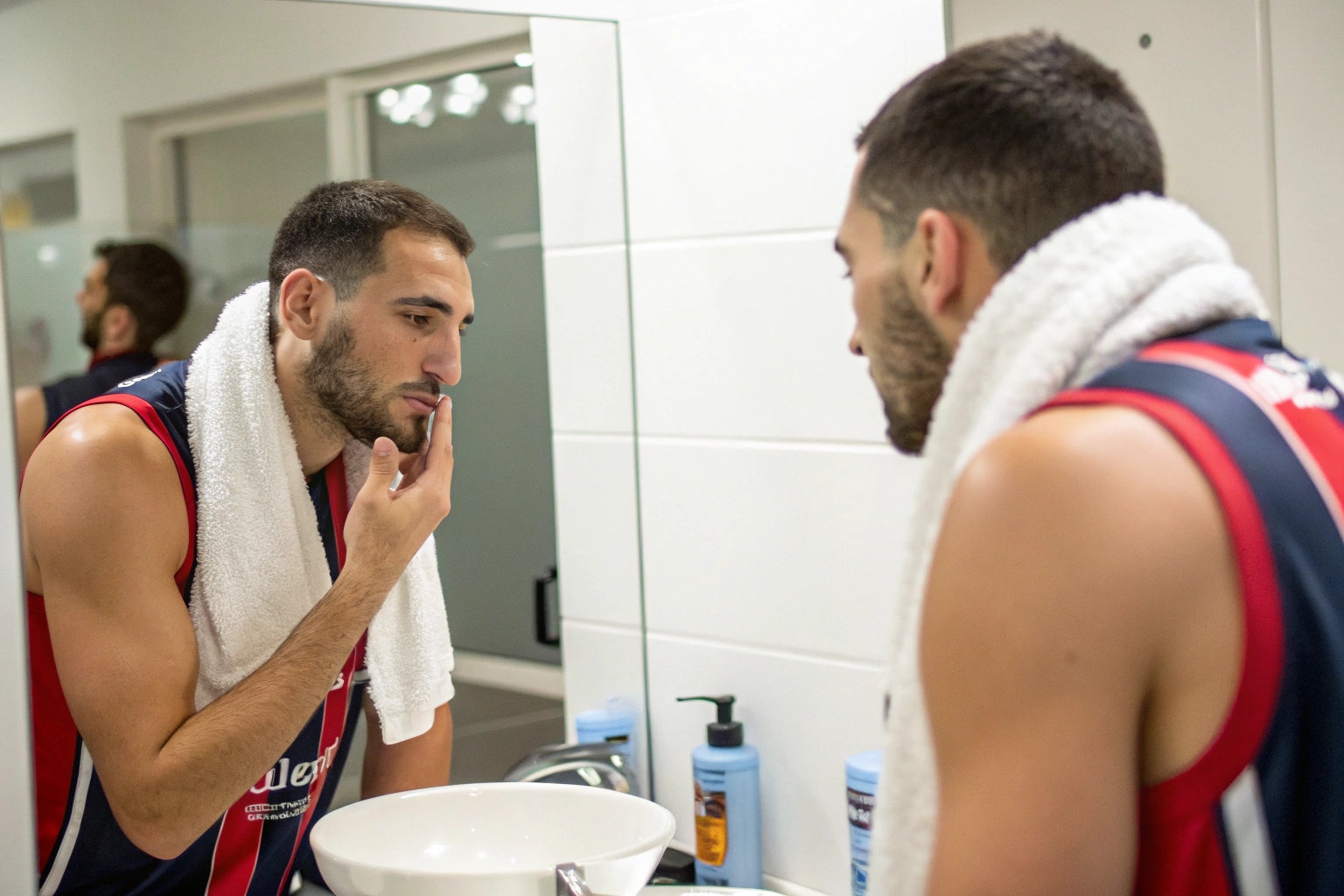 Cuidado facial para hombres deportistas: productos esenciales para tu piel